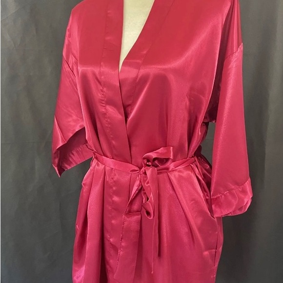 NWOT Unbranded  Red Silky Satin Belt Kimono Sleeves Pockets Robe, M, NEW - Picture 1 of 6
